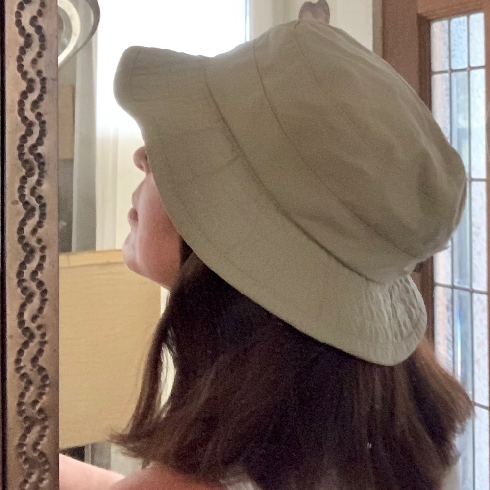 Columbia waterproof hat medium.